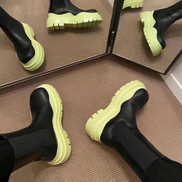 The hottest boot around - Picture 2 of 2